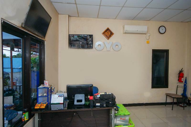 OYO 247 Wisma Merdeka Syariah Hotel Palembang Bagian luar foto