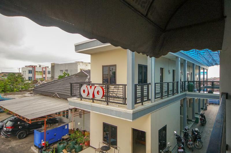 OYO 247 Wisma Merdeka Syariah Hotel Palembang Bagian luar foto